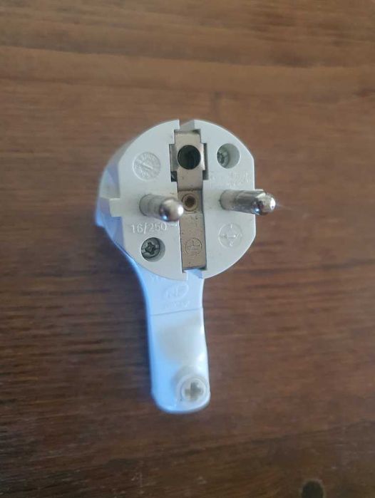 tomada em segunda mão pronta a usar em bom estado