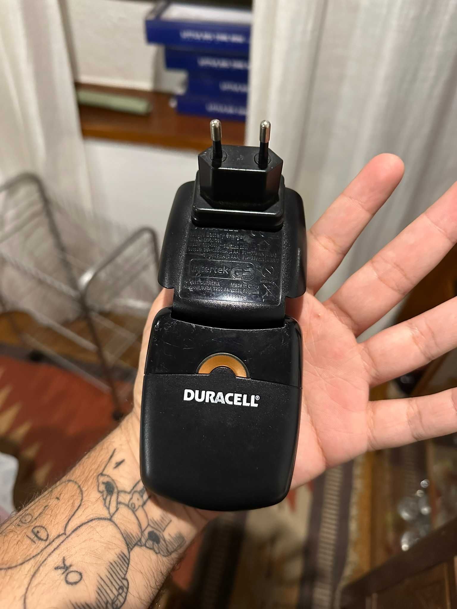 Carregador de pilhas duracell