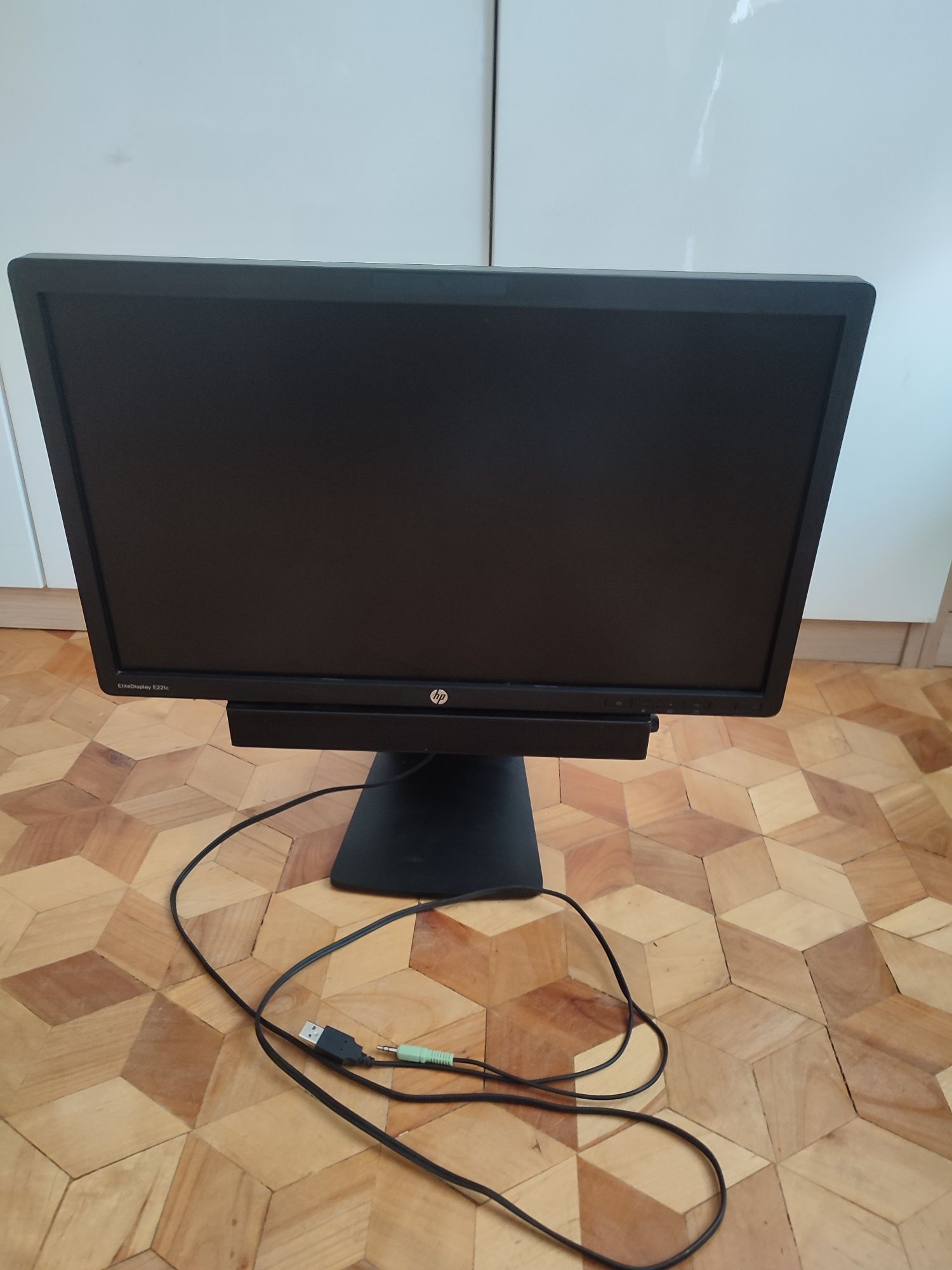 HP EliteDisplay E221c 21,5″ + głośnik / kamera / USB / DVI / DisplayPo