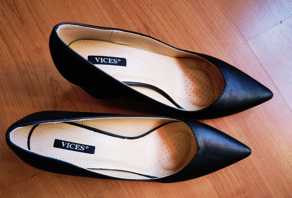 Czarne czółenka Vices r38
