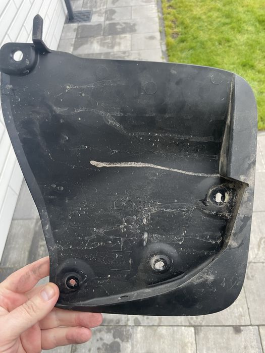 Бризговик Toyota Land Cruiser 300