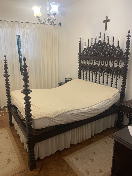 Cama em Madeira Pau Preto