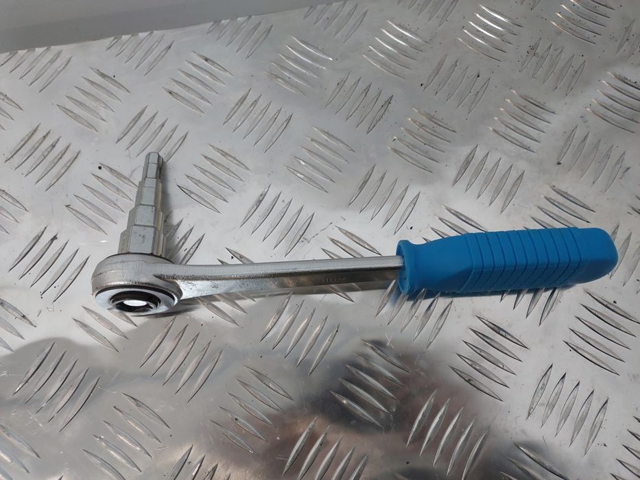 Conel Ступінчастий ключ