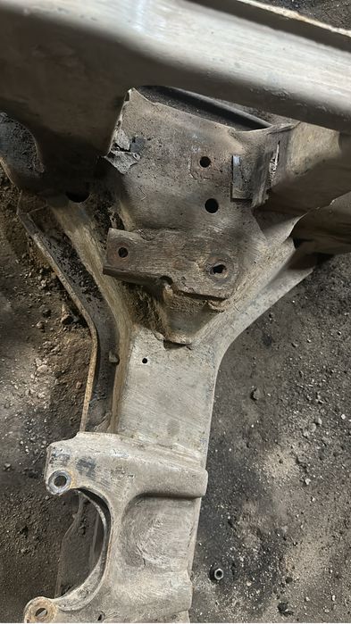 Продам подрамник  volkswagen т4 92-96 год торсион, тент для кузова