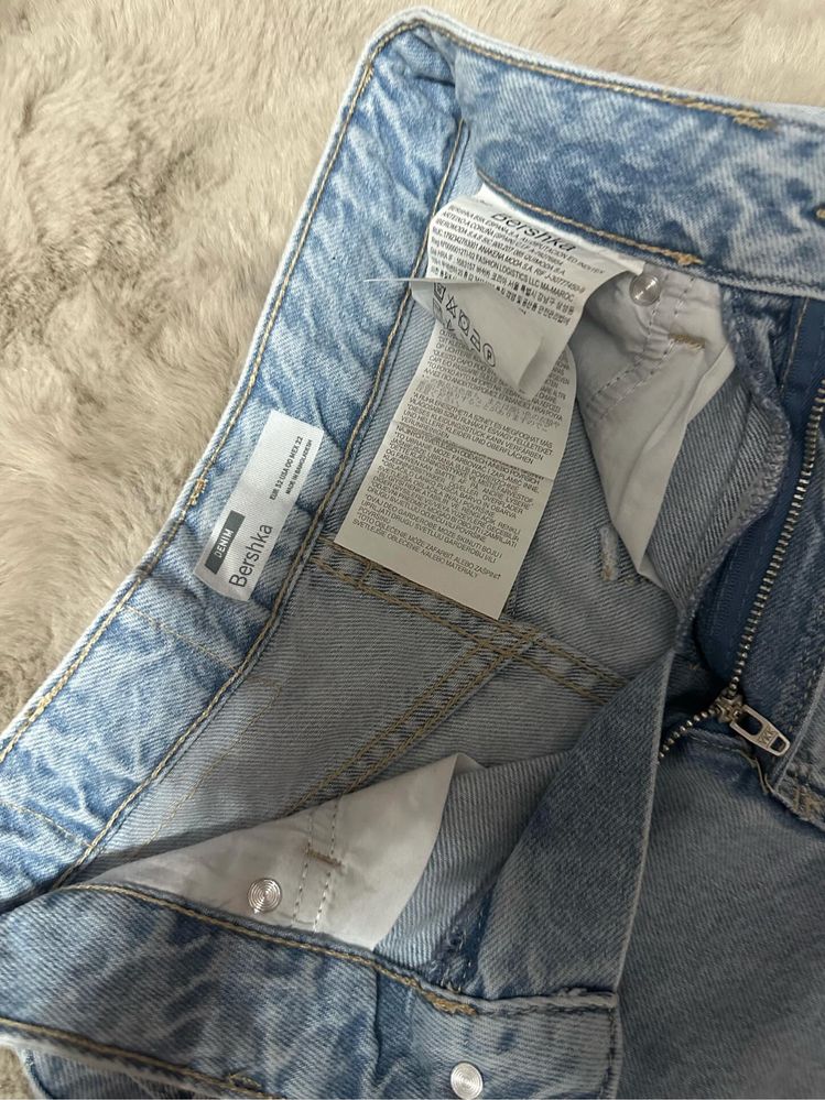Жіночі джинсові шорти Bershka