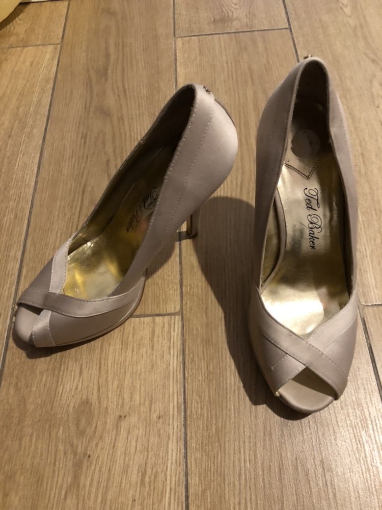 Nowe szpilki TED Baker beżowe- r. 38