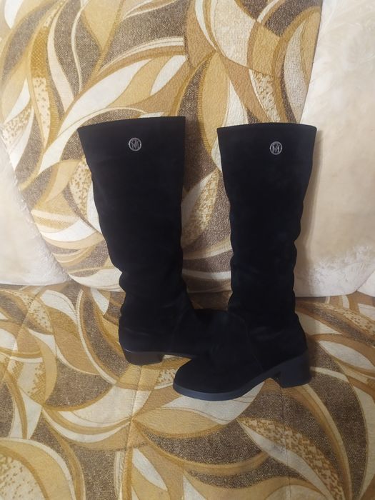 Продам зимові чоботи