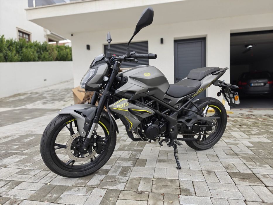 Benelli BN 125 - 26 km - NOVA