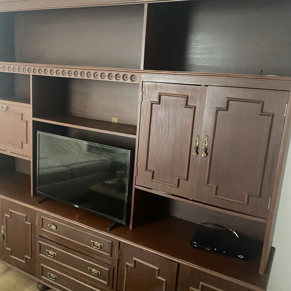 Móvel de sala em madeira maciça