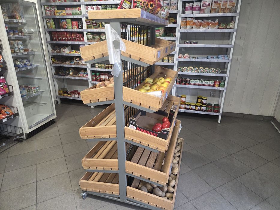 Regał sklepowy na warzywa i owoce