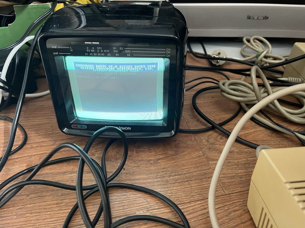 Commodore c128, stacja 1571 dwustronna, zasilacz,  joystick, monitor
