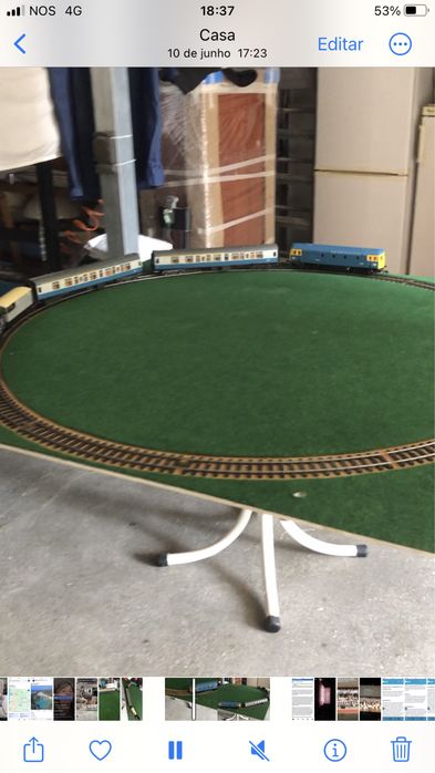 Pista de comboios de criancas, com linha aplicada na base.