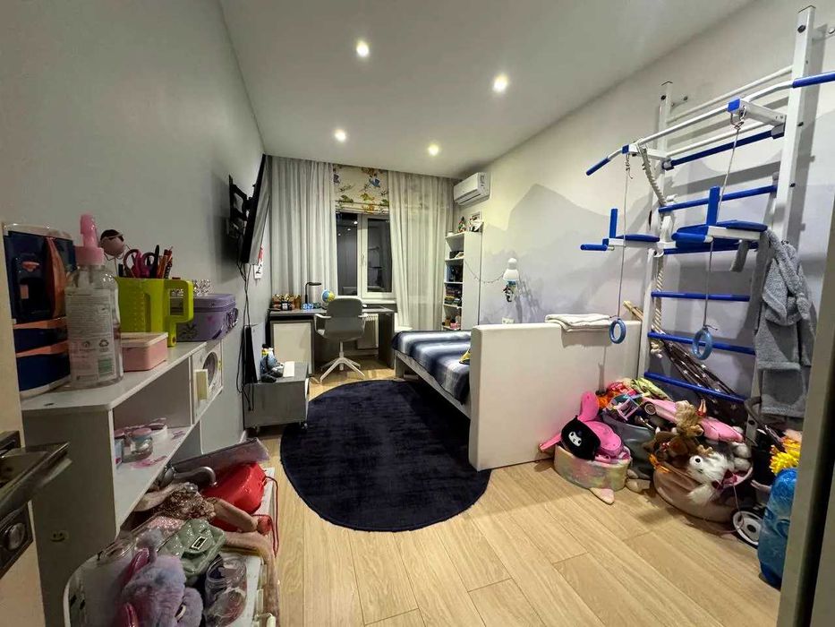 2-кім В. Лобановського пр., 4-Б ЖК Олександрівський Солом'янський р-н