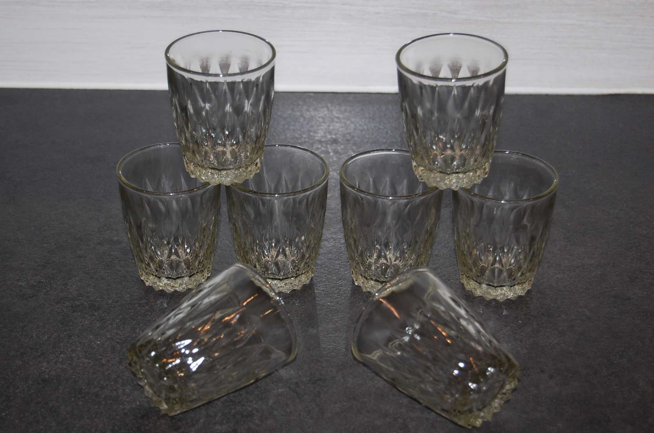 Stare, ozdobne szklaneczki, literatki - karczmiaki - 8 sztuk