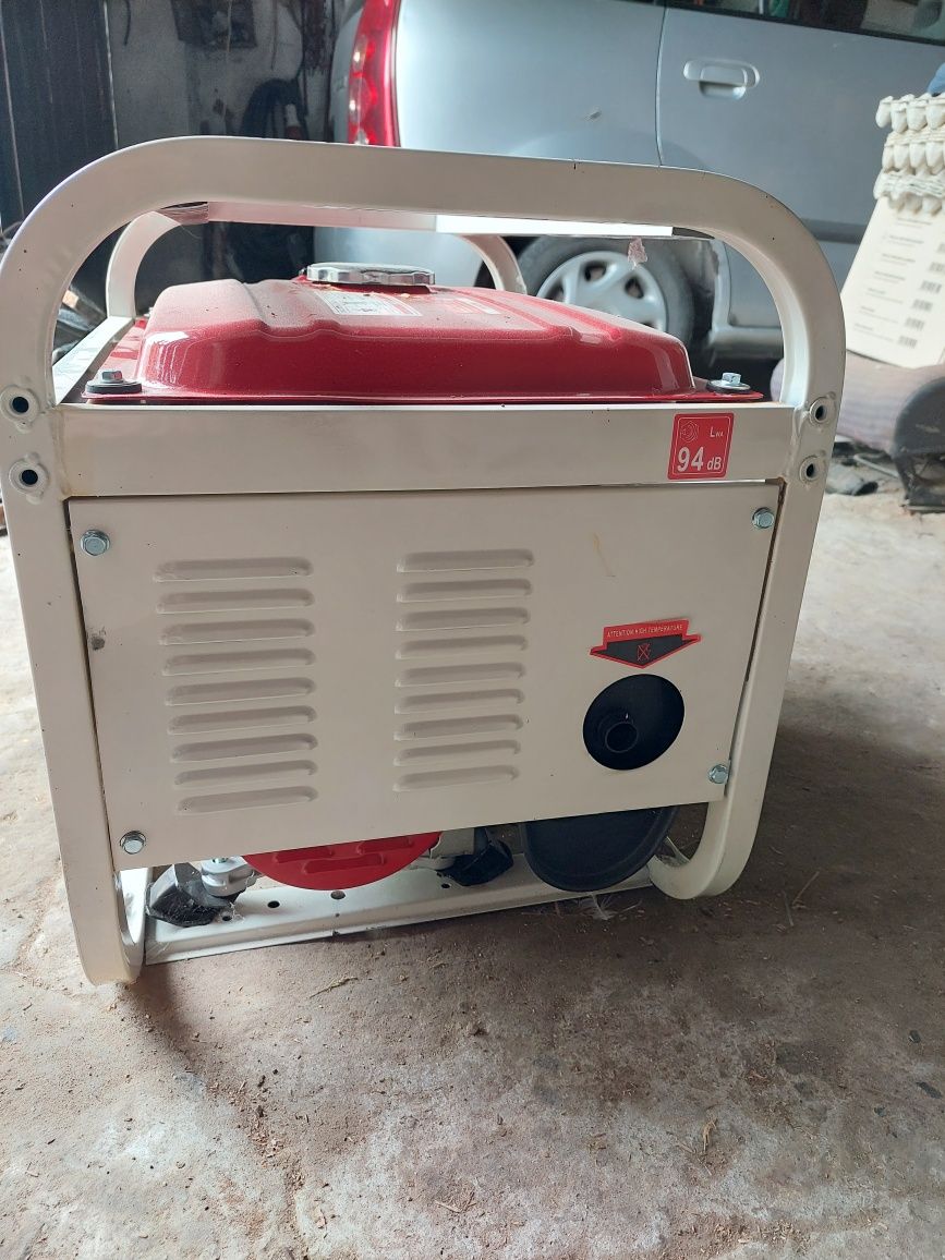Generator prądu 230V mało używany