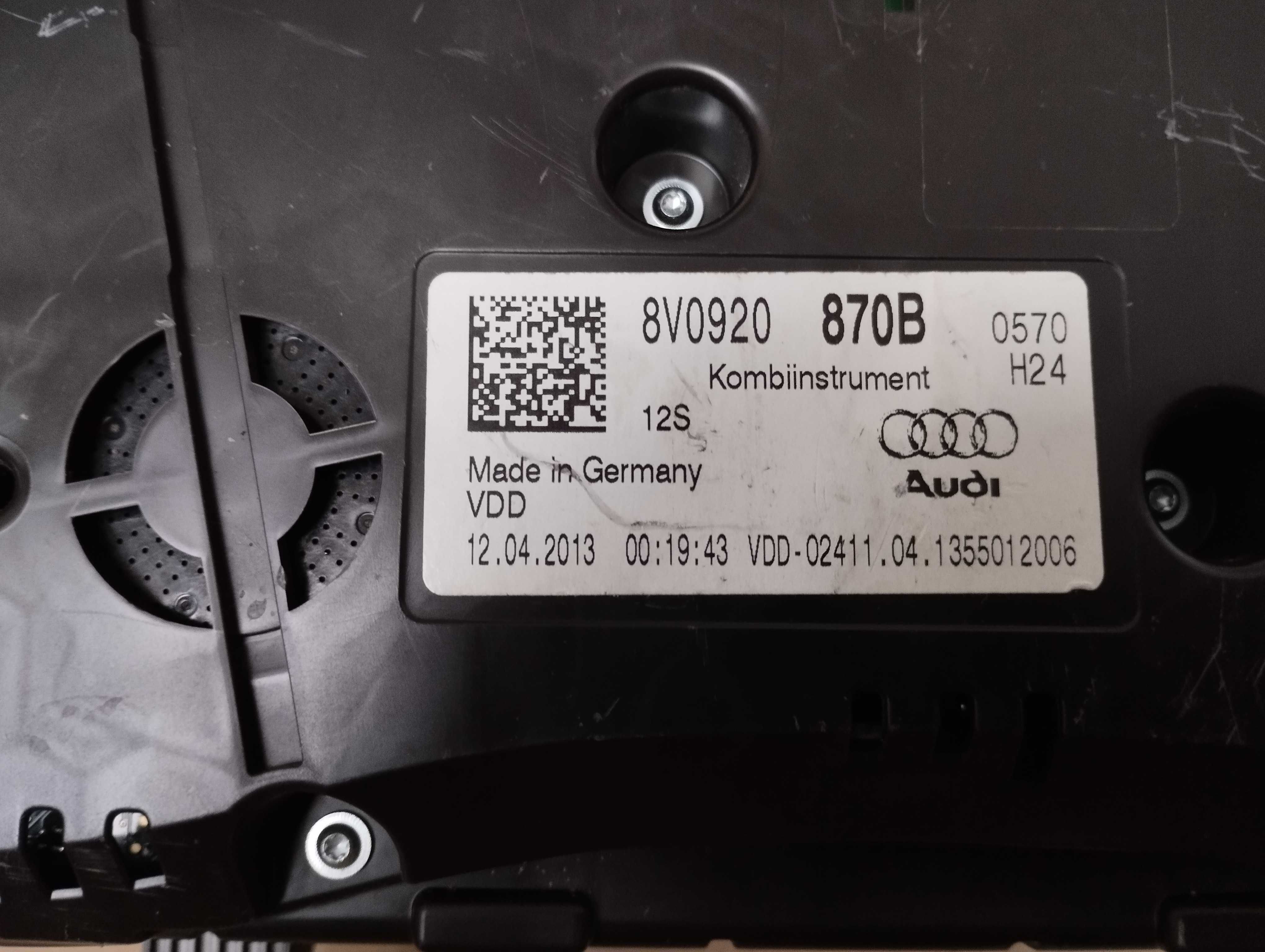 Приборная панель панель приладів Ауді А3 Audi A3 8V0920870B VDO VDD