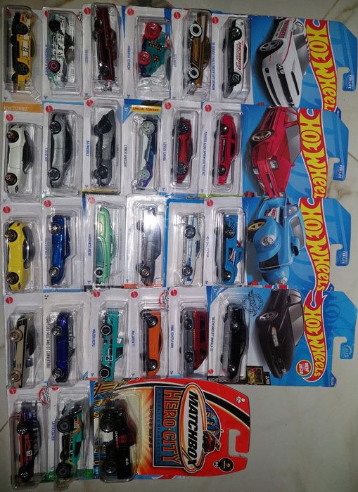 Hot Wheels базові колекційні Pixar barbie batmenмашинки Хот Вилс