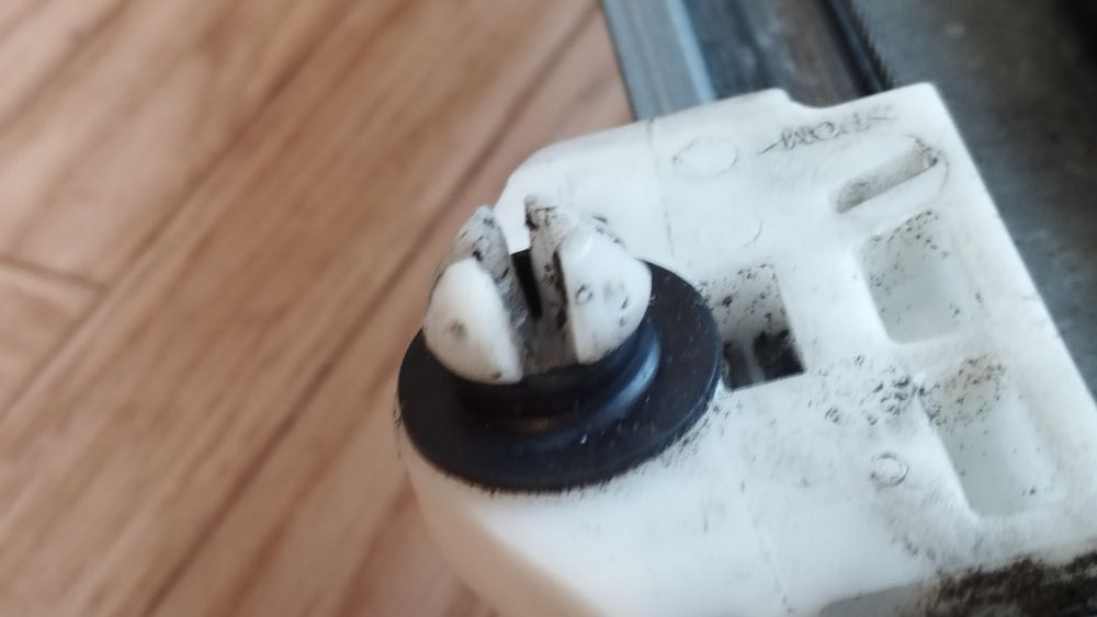 Склопідйомник лівий (водійський) Renault Kangoo 2013 - 2019