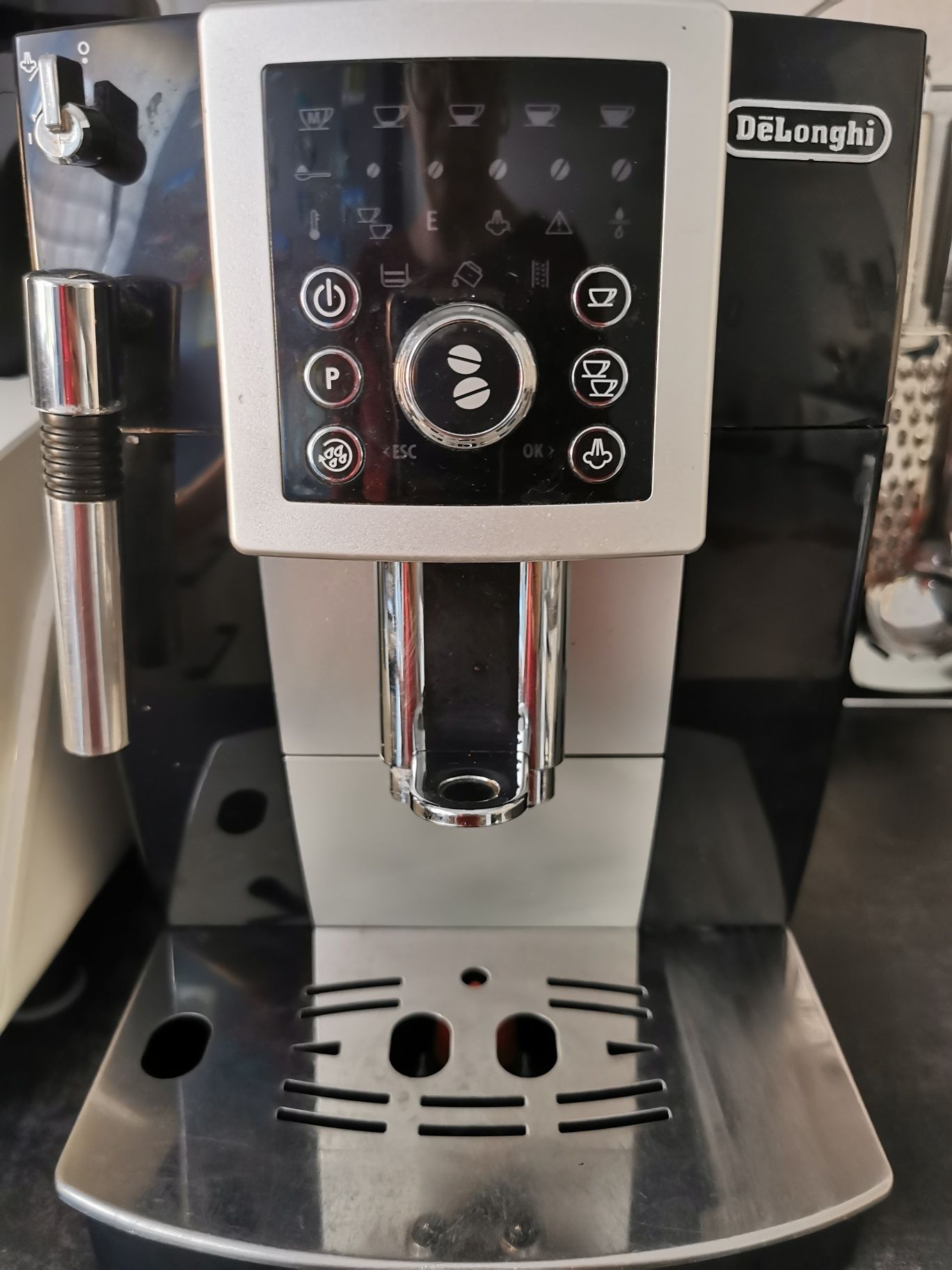 Ekspres do kawy Delonghi ECAM23. 210
