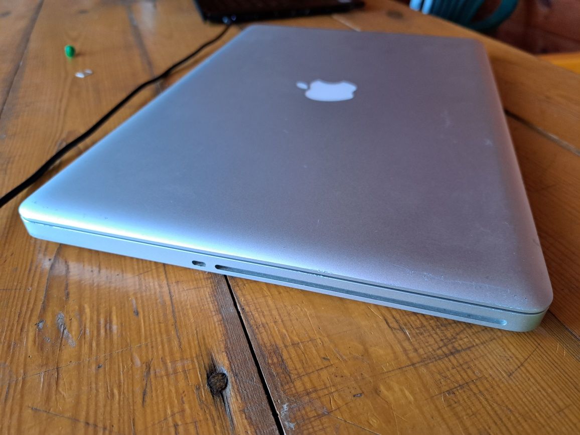 MacBook Pro 15'' 2,4 GHz i5 8GB RAM