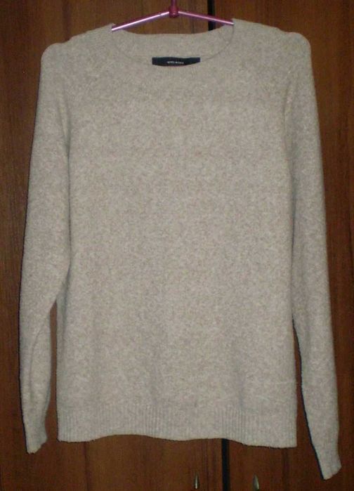 Кофты тёплые разные. Недорого.