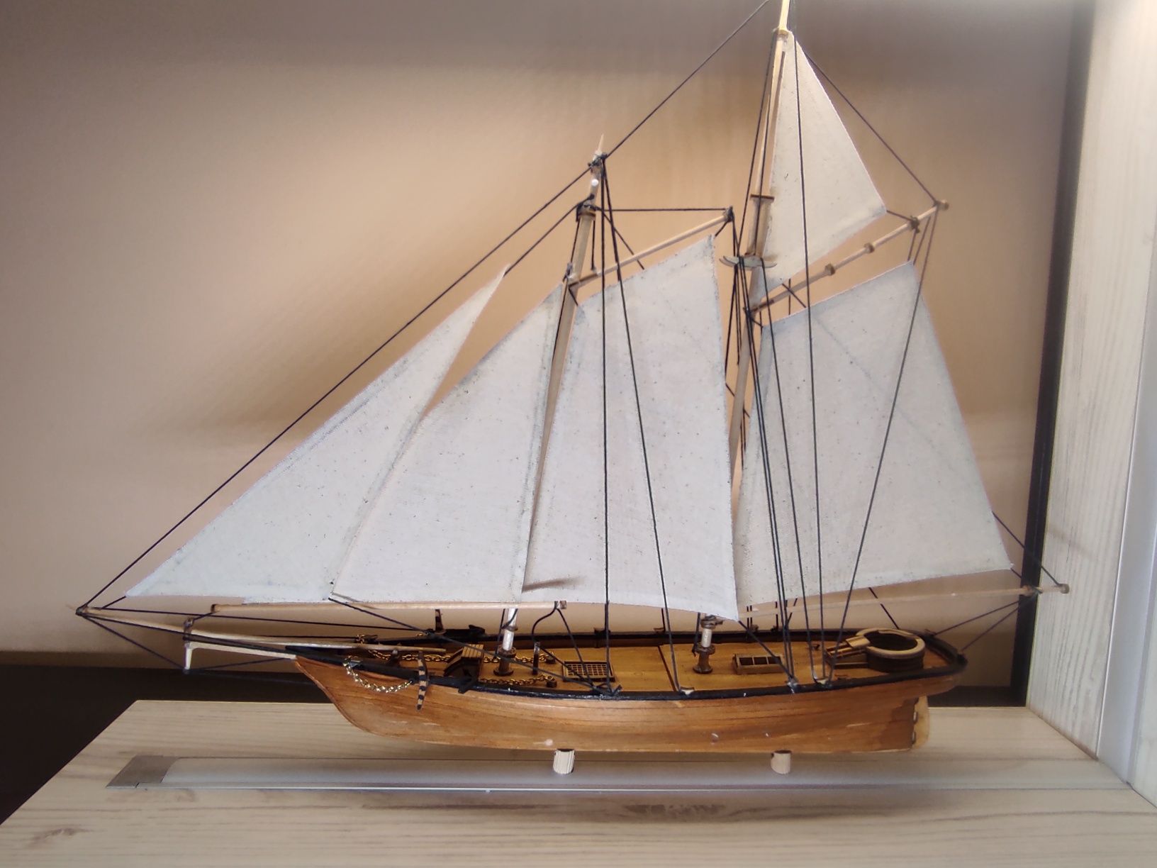 Модель парусного корабля