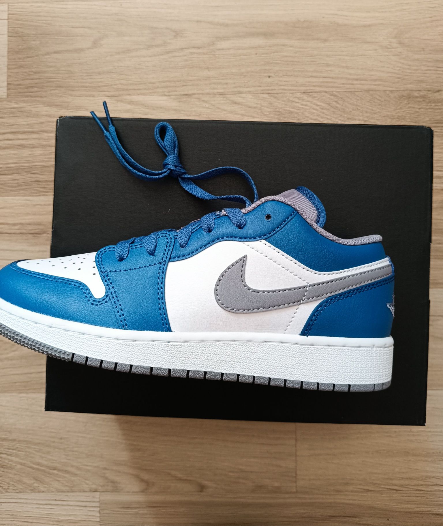 Buty damskie Nike Air Jordan 1 Low True Blue r. 38