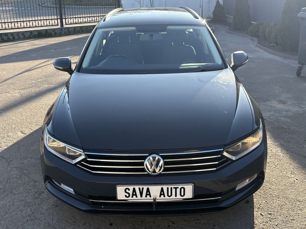 В Житомирі Volkswagen Passat B8 2016 2л дизель автомат праве кермо CRL