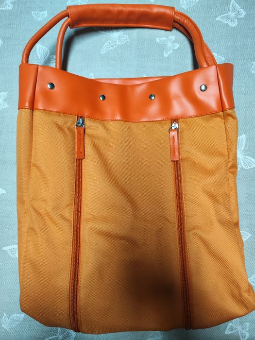 Bolsa cor de laranja de senhora