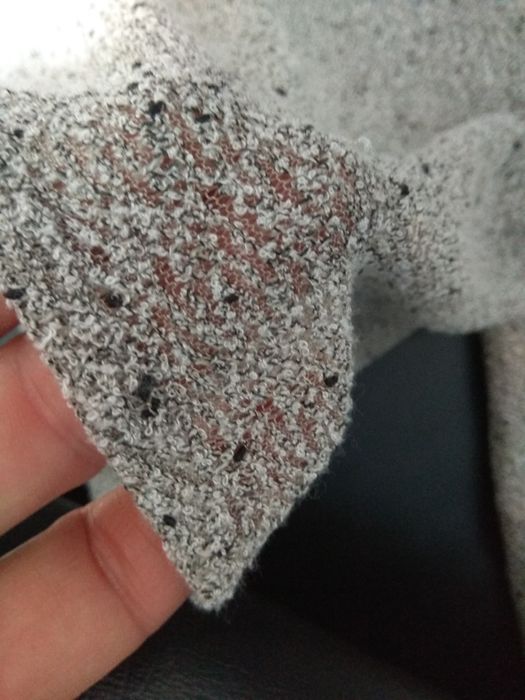 Efektowna dzianinowa sukienka o długości mini