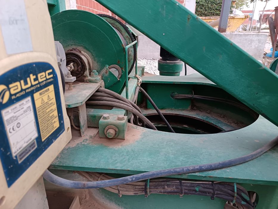 Grua Automontante de 30 metros