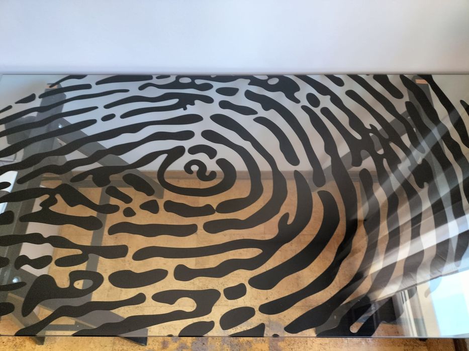 Tampo em vidro de secretária 
Medidas tampo: 148 x