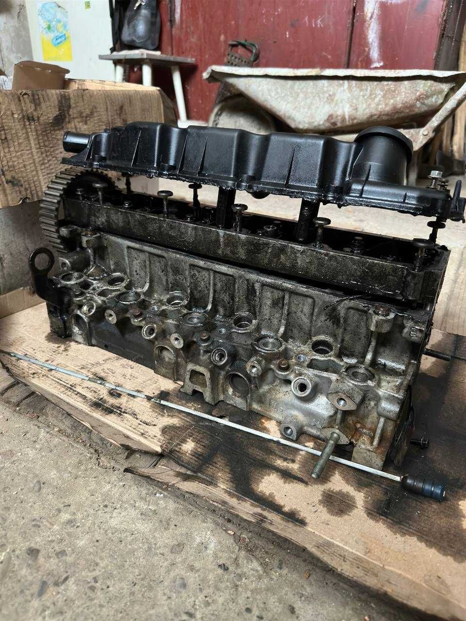 Головка блока циліндрів (Peugeot Partner 2004 2.0 hdi)