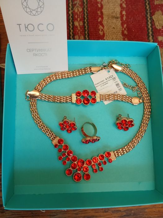 Комплект ювелірний:кольє,браслет,серьожки,каблучка.фірма ТЮСО