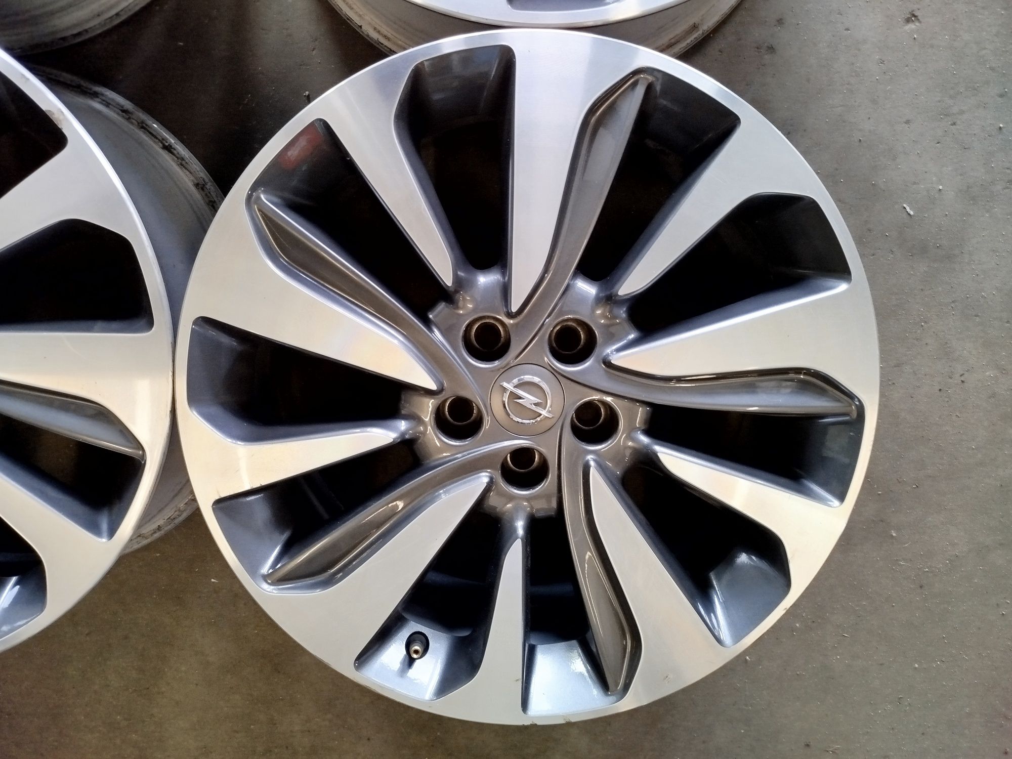 Oryginalne felgi aluminiowe 18 cali do Opel, 5x105