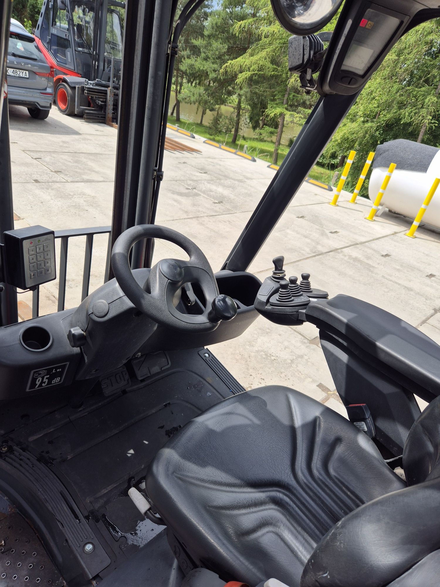 Wózek widłowy Linde H18T-01 2014rok Maszt standard podnoszenie 3,8m