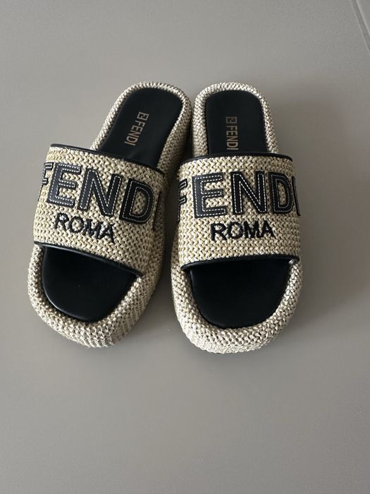 Продам шлёпанцы FENDI