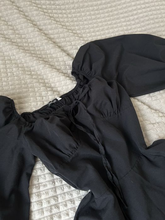 Сарафан чорний, з затяжками на грудях.