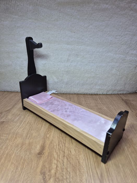 Drewniane łóżeczko KidKraft dla lalek typu Barbie; solidne łóżko