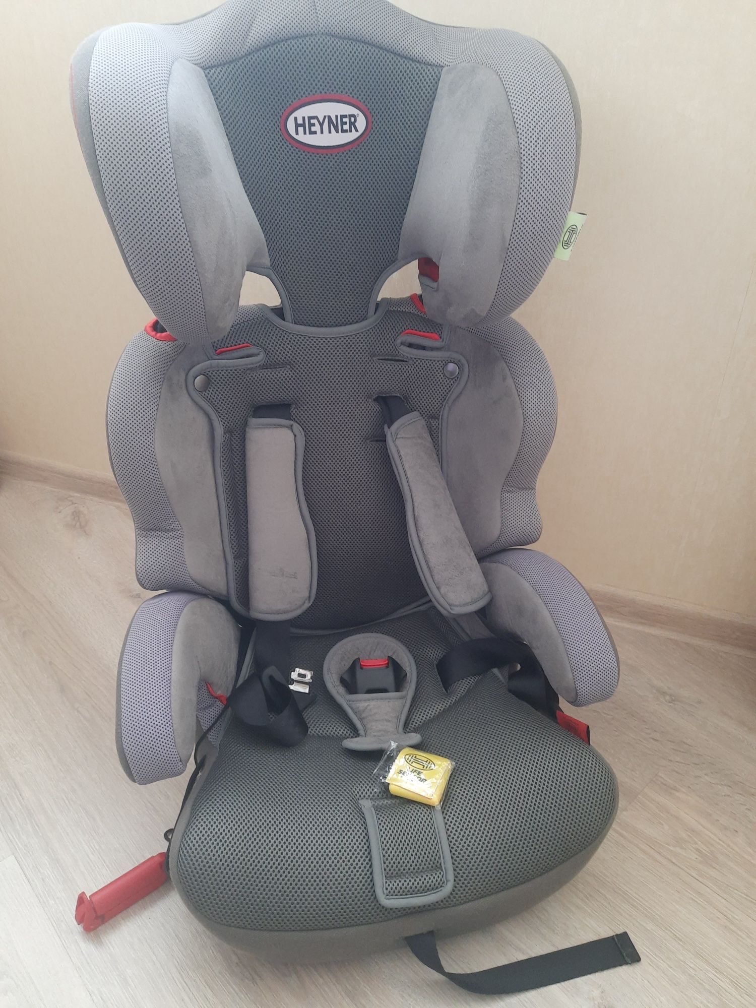 Автокрісло Heyner