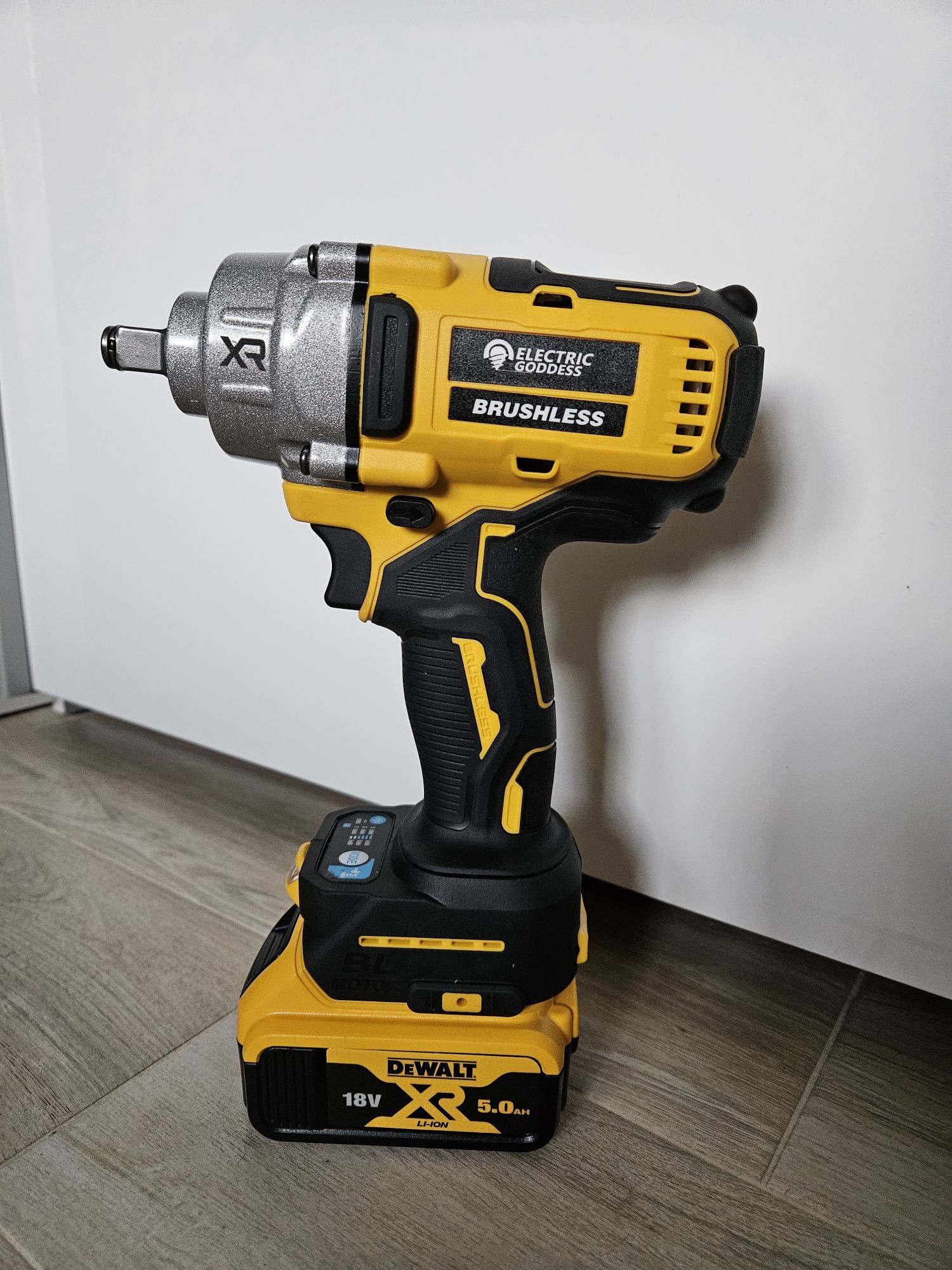 Klucz udarowy 1000 N.m do baterii Dewalt