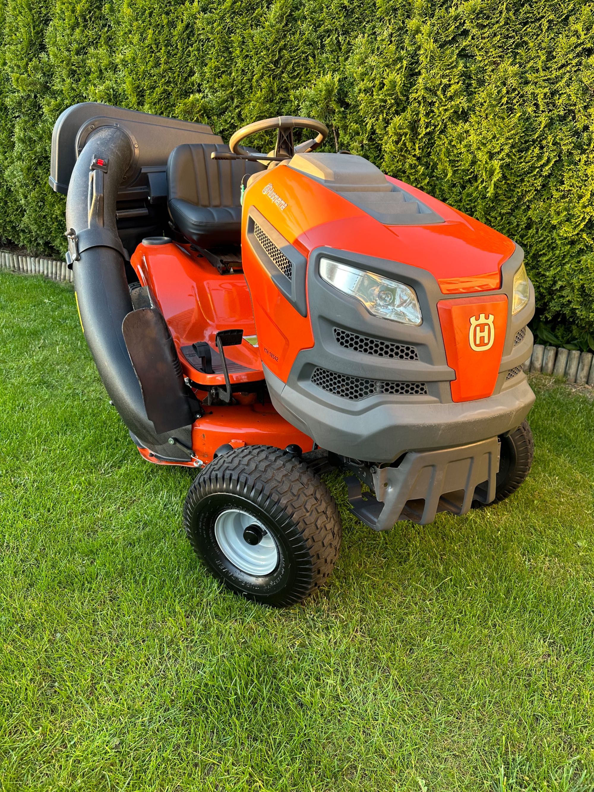 Kosiarka Traktorek Husqvarna YTH 18542, kpl  z koszami, 2021r