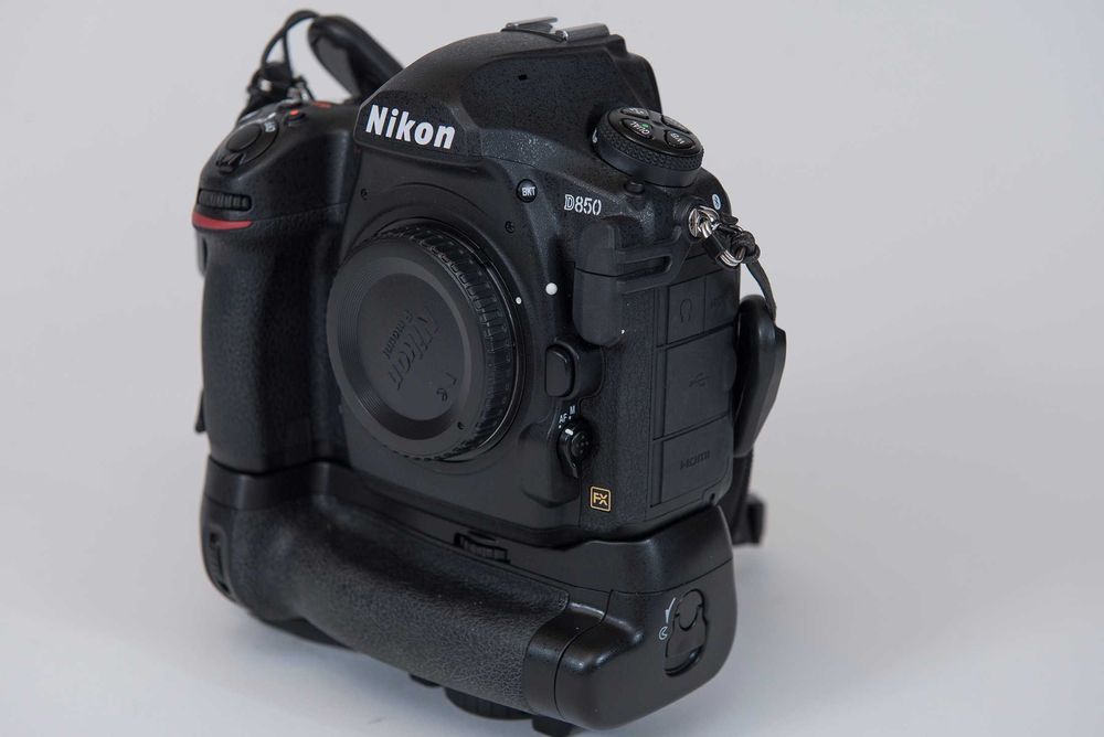 Sprzedam: Nikon D850 tylko 18016zdjęć + MB- D18 (Newell).