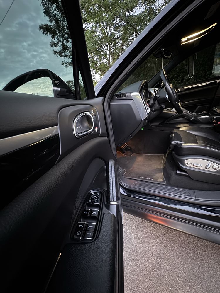 Porsche Cayenne.