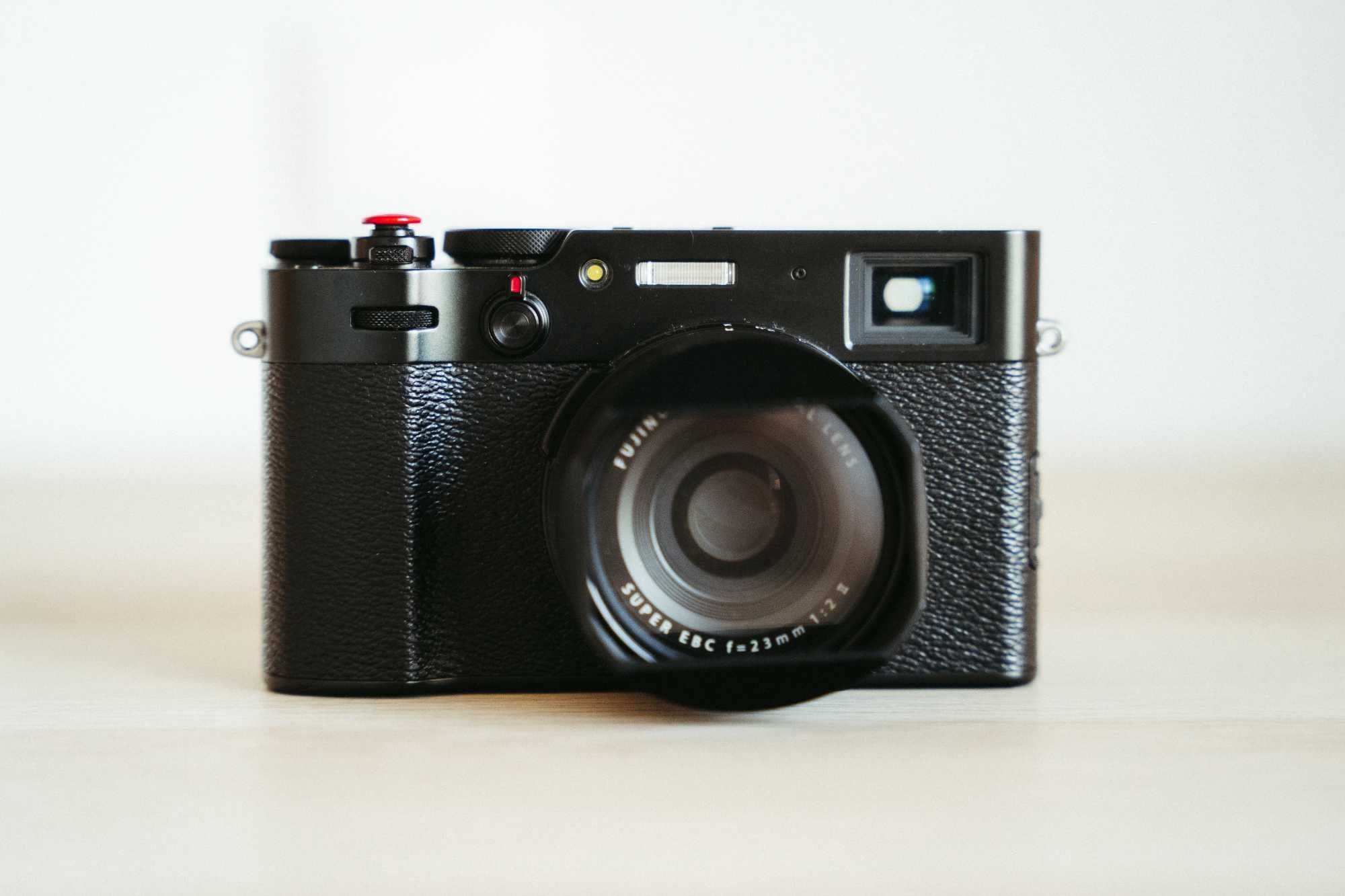 Fujifilm X100V + Tiffen Black Pro-Mist 1/4 + 2 Baterias + Extras