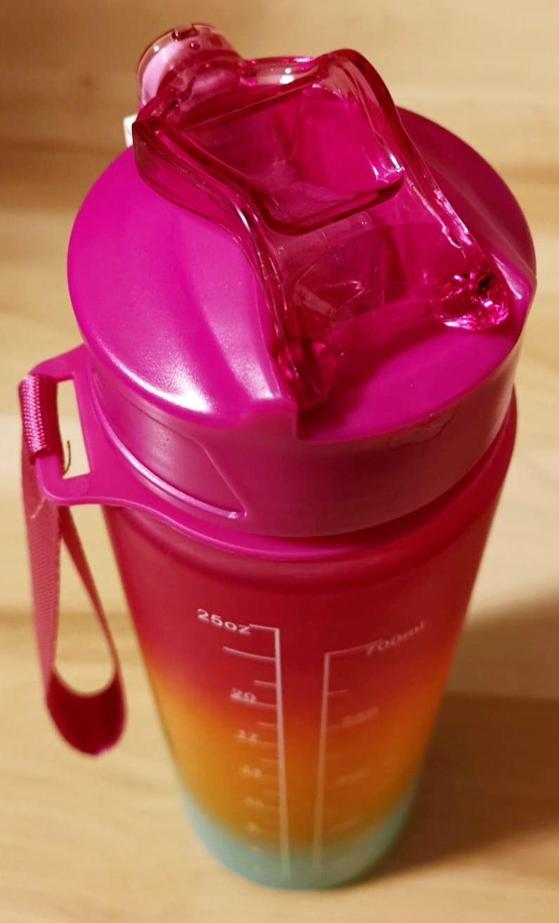 Nowa różowa butelka z rurka i ustnikiem, pojemność 700 ml