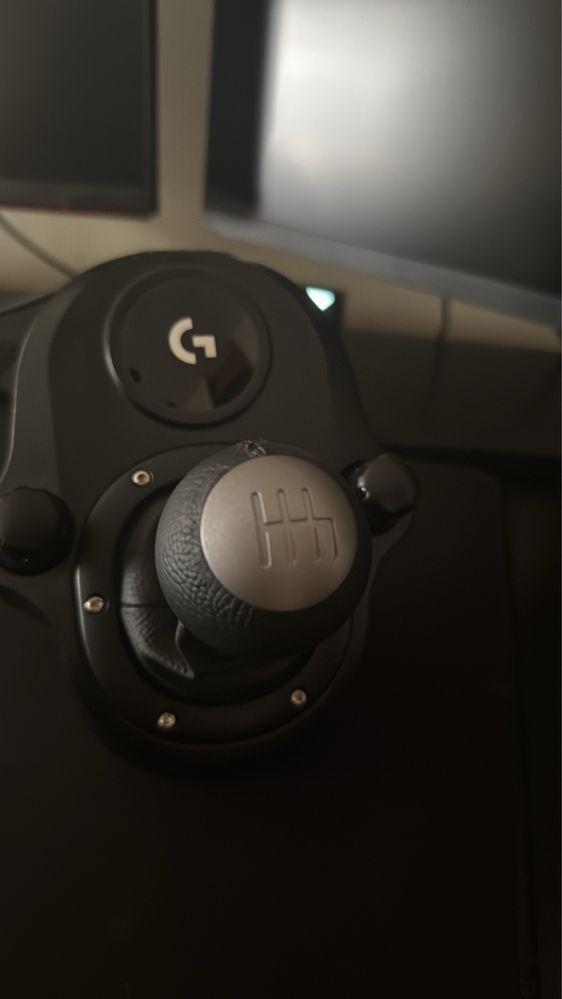 Volante G29 PC/PS4 com mudanças sem marcas de uso