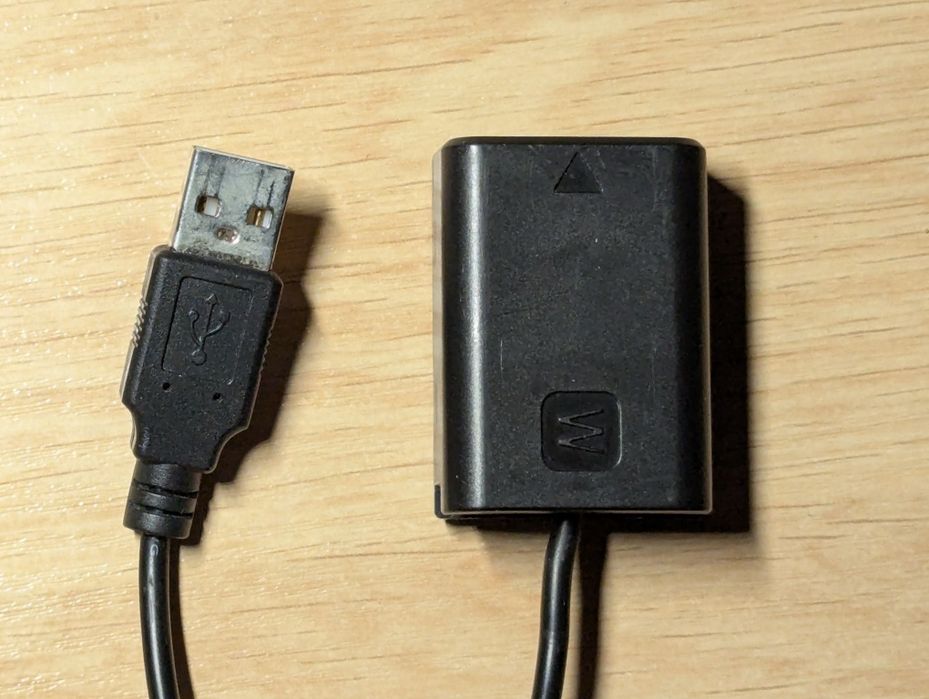 Зарядное Sony np fw 50. Питание от powerbank