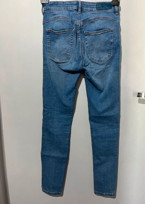 jeansy skinny z przetarciami