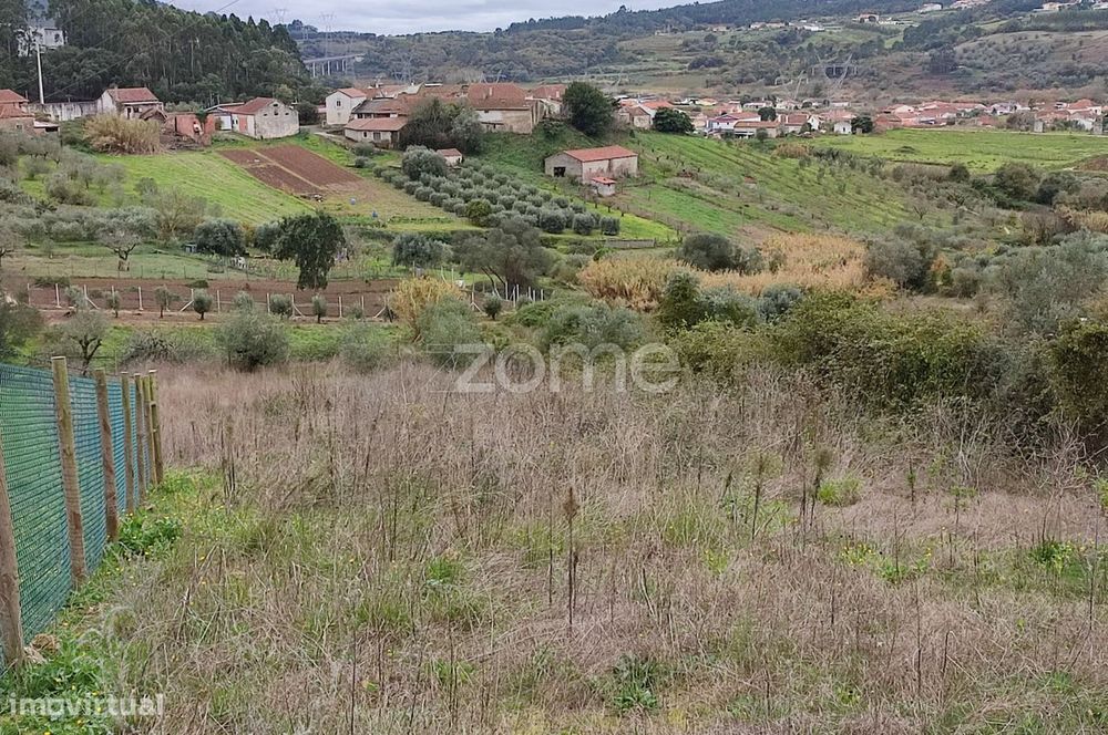 Terreno com cerca de 1600 m2, Fonte do Oleiro, Batalha